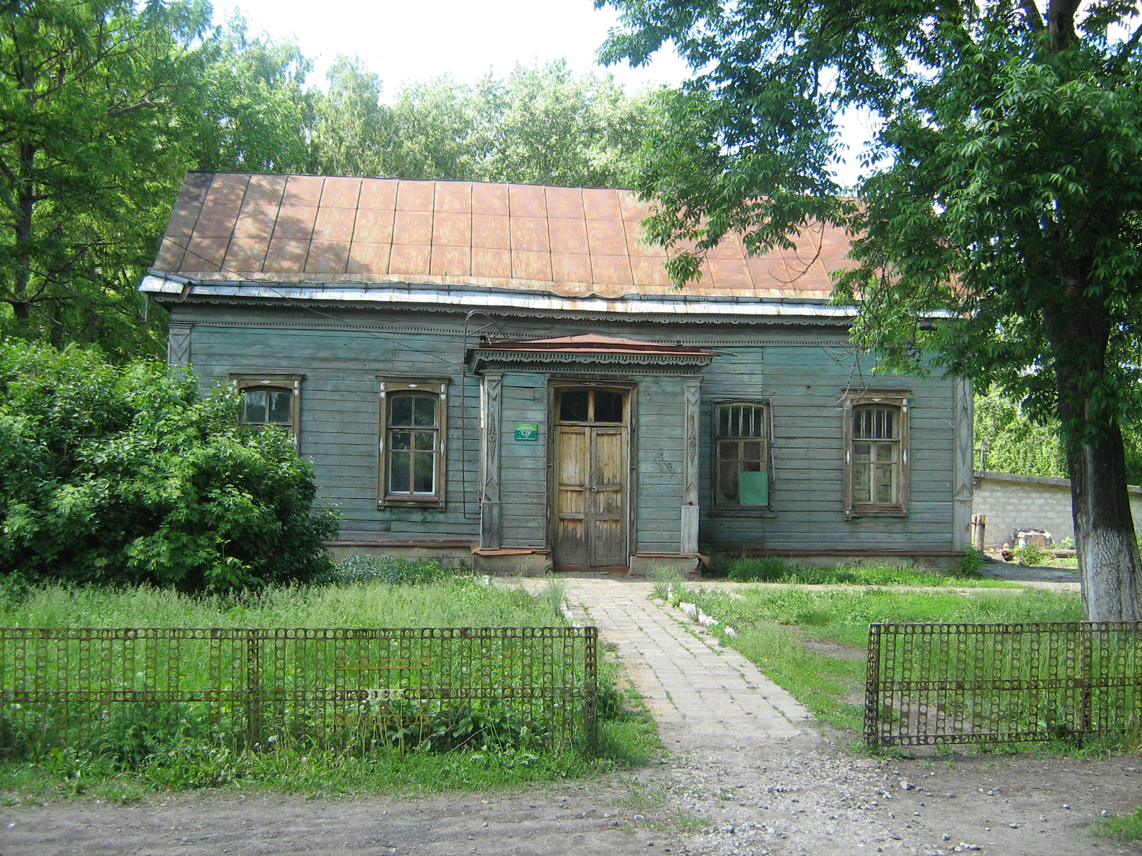Историческое здание - бароновский дом.